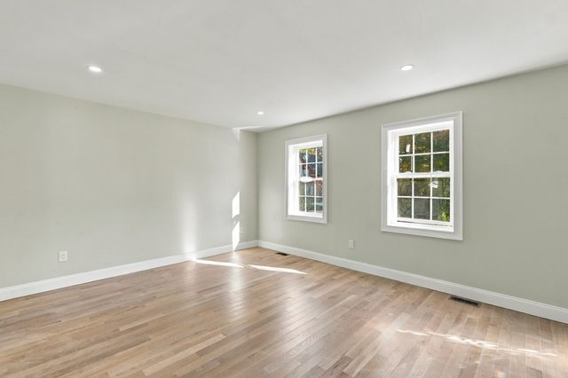 1 Howarth Road, Oxford, MA 01540