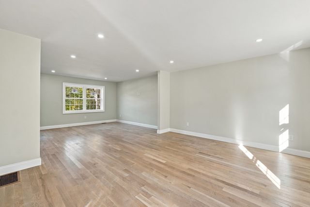 1 Howarth Road, Oxford, MA 01540