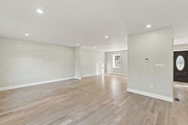 1 Howarth Road, Oxford, MA 01540
