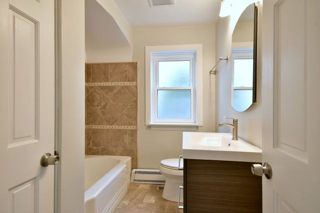 1530 Clinton Place 1, River Forest, IL 60305