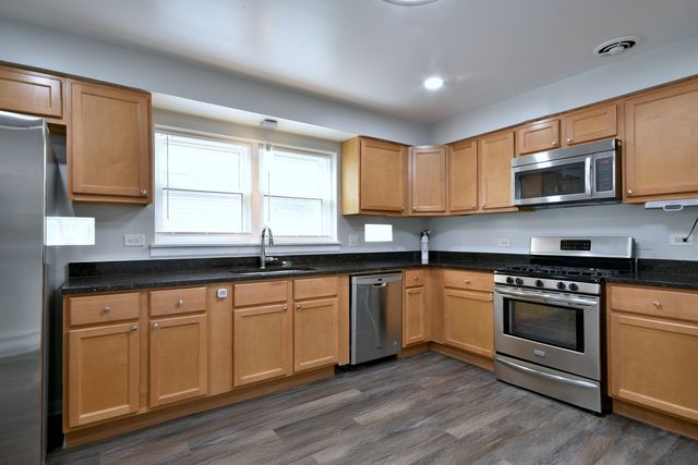 1530 Clinton Place 1, River Forest, IL 60305