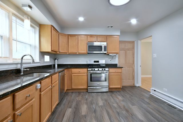 1530 Clinton Place 1, River Forest, IL 60305