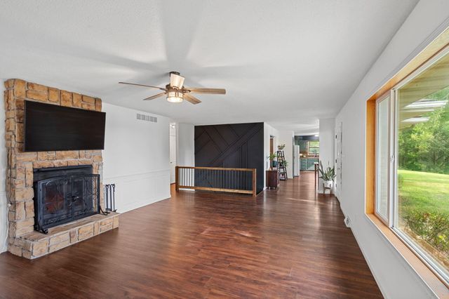 17566 WOODS DR DR, Boonville, MO 65233