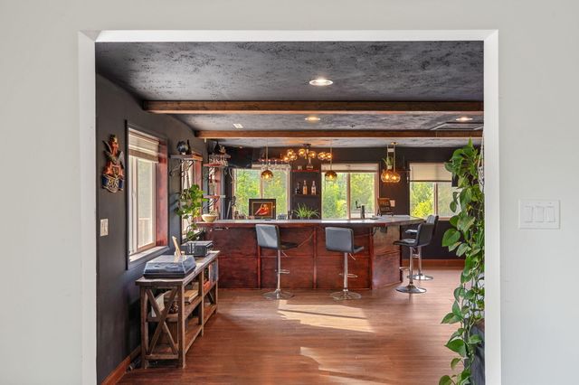 17566 WOODS DR DR, Boonville, MO 65233