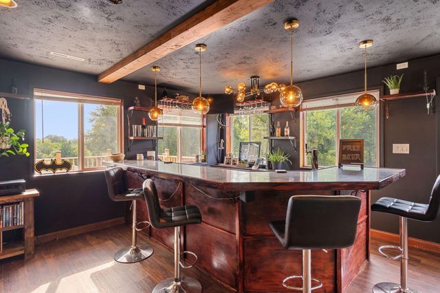 17566 WOODS DR DR, Boonville, MO 65233
