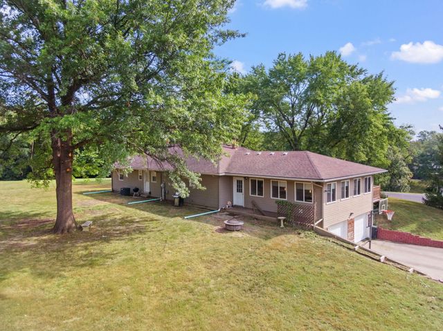 17566 WOODS DR DR, Boonville, MO 65233