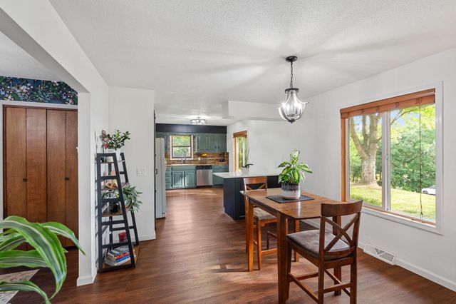 17566 WOODS DR DR, Boonville, MO 65233