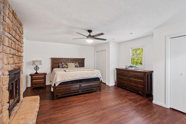17566 WOODS DR DR, Boonville, MO 65233