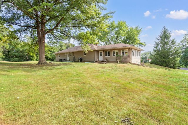 17566 WOODS DR DR, Boonville, MO 65233