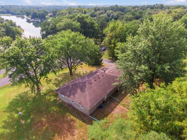 17566 WOODS DR DR, Boonville, MO 65233