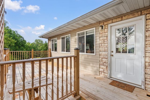 17566 WOODS DR DR, Boonville, MO 65233