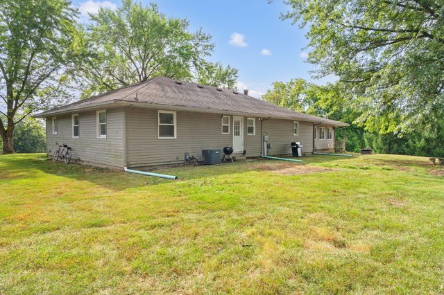 17566 WOODS DR DR, Boonville, MO 65233