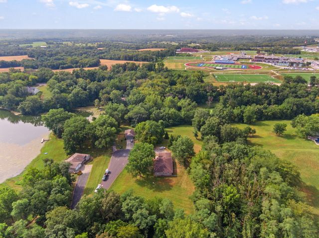17566 WOODS DR DR, Boonville, MO 65233