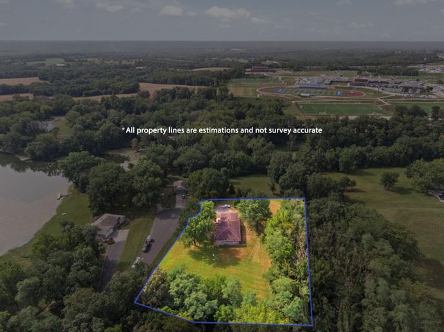 17566 WOODS DR DR, Boonville, MO 65233