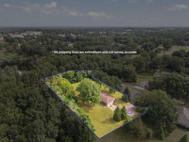 17566 WOODS DR DR, Boonville, MO 65233