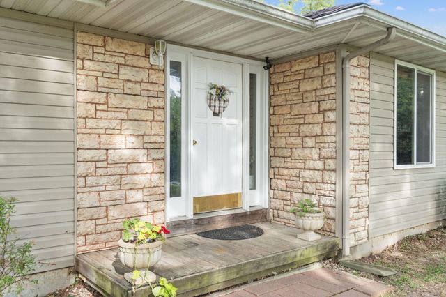 17566 WOODS DR DR, Boonville, MO 65233