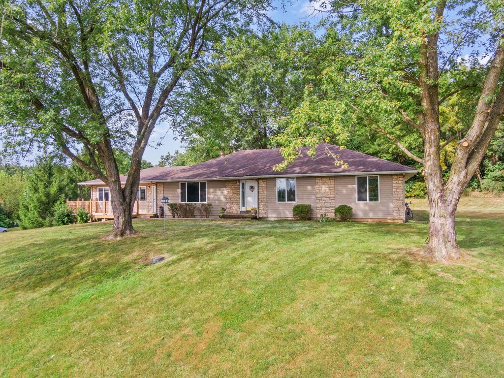 17566 WOODS DR DR, Boonville, MO 65233