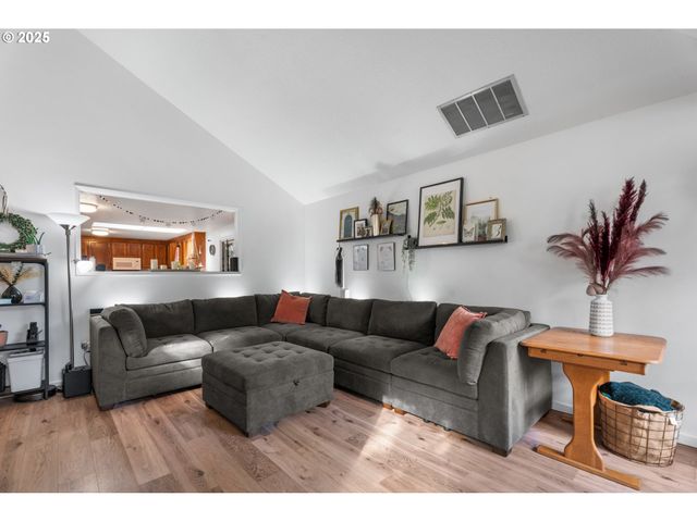 2356 B St, Hubbard, OR 97032