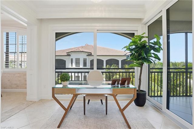 2543 Marquesa Royale LN 4-302, Naples, FL 34109