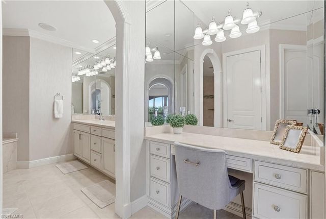 2543 Marquesa Royale LN 4-302, Naples, FL 34109