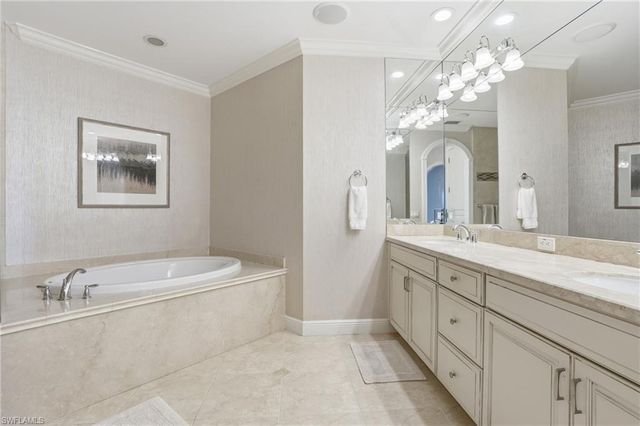 2543 Marquesa Royale LN 4-302, Naples, FL 34109