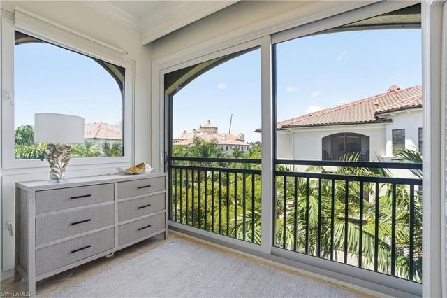 2543 Marquesa Royale LN 4-302, Naples, FL 34109