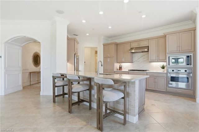 2543 Marquesa Royale LN 4-302, Naples, FL 34109