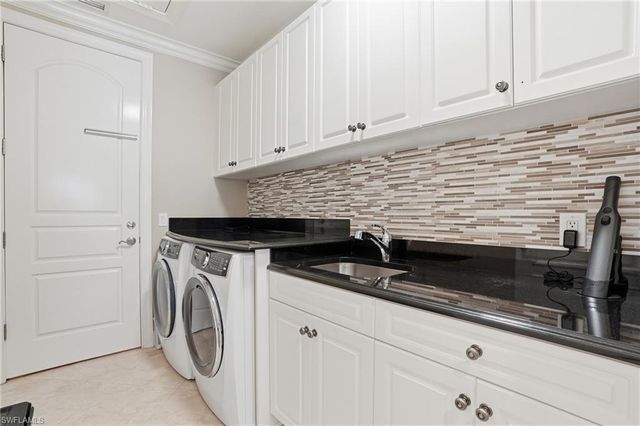 2543 Marquesa Royale LN 4-302, Naples, FL 34109