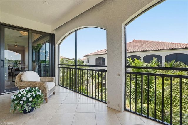 2543 Marquesa Royale LN 4-302, Naples, FL 34109