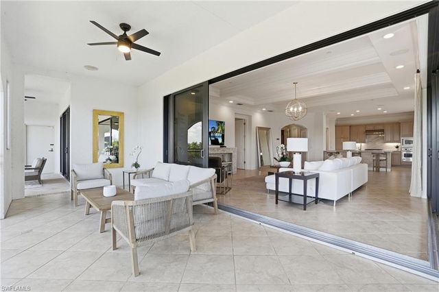 2543 Marquesa Royale LN 4-302, Naples, FL 34109