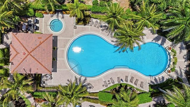 2543 Marquesa Royale LN 4-302, Naples, FL 34109