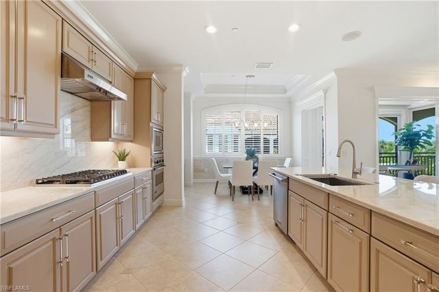 2543 Marquesa Royale LN 4-302, Naples, FL 34109