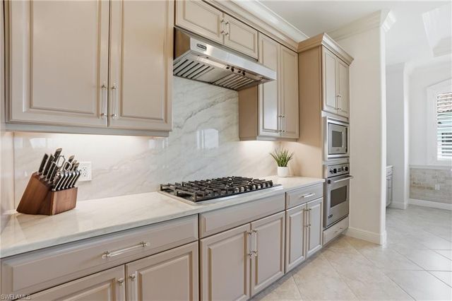 2543 Marquesa Royale LN 4-302, Naples, FL 34109