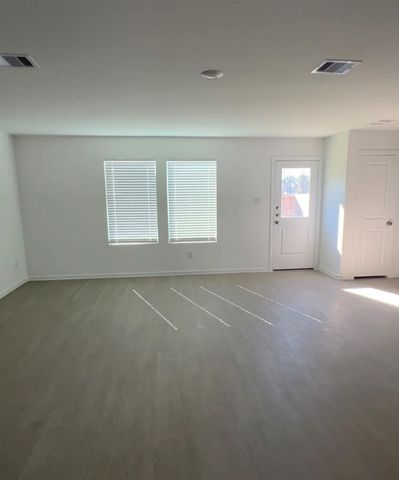 18712 Loom Drive, Conroe, TX 77306