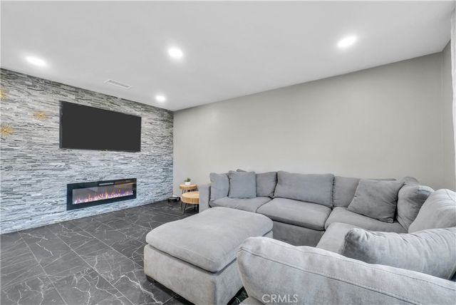 9977 Granite Hill, Jurupa Valley, CA 92509