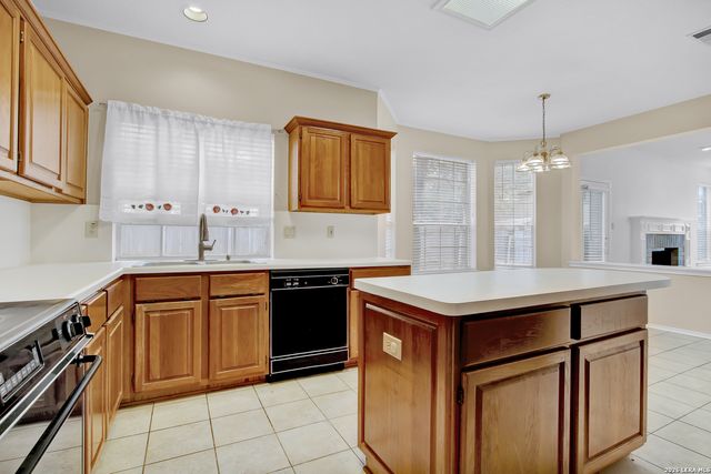 1814 CAVERSHAM PASS LN, San Antonio, TX 78253