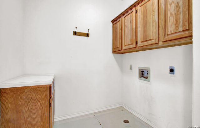 1814 CAVERSHAM PASS LN, San Antonio, TX 78253