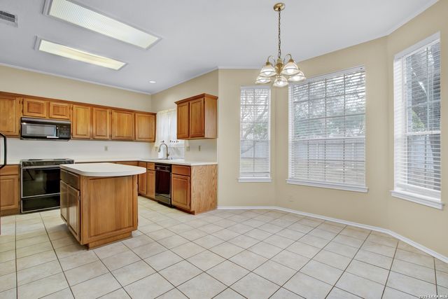 1814 CAVERSHAM PASS LN, San Antonio, TX 78253