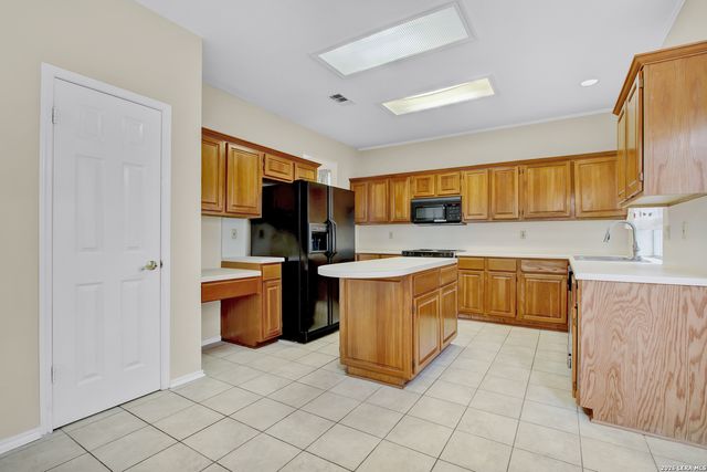 1814 CAVERSHAM PASS LN, San Antonio, TX 78253