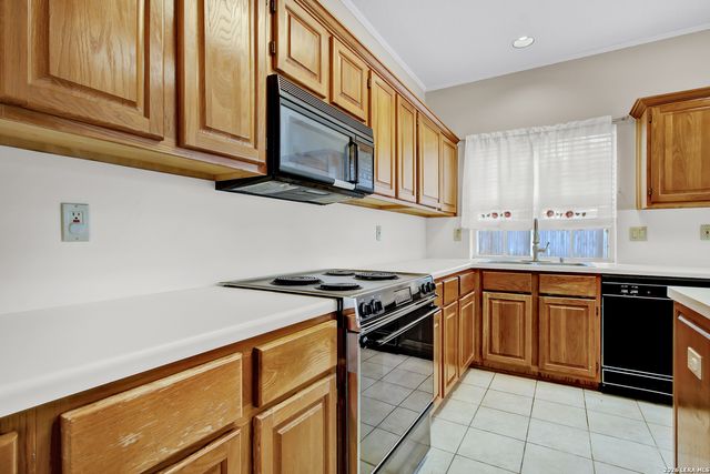 1814 CAVERSHAM PASS LN, San Antonio, TX 78253