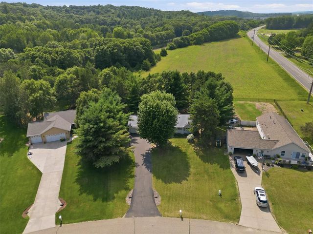 6903 Julius Drive, Eau Claire, WI 54701
