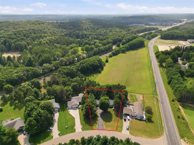 6903 Julius Drive, Eau Claire, WI 54701
