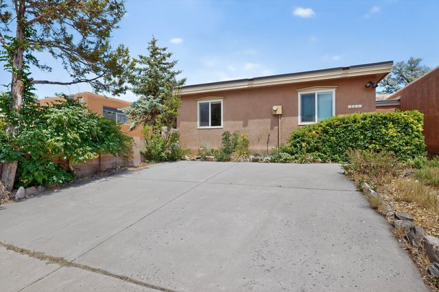 2036 Placita De Quedo, Santa Fe, NM 87505