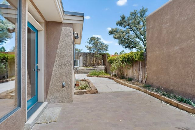 2036 Placita De Quedo, Santa Fe, NM 87505