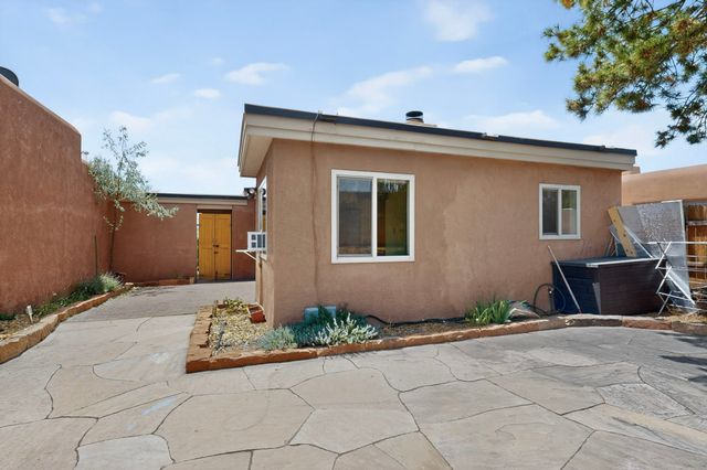 2036 Placita De Quedo, Santa Fe, NM 87505
