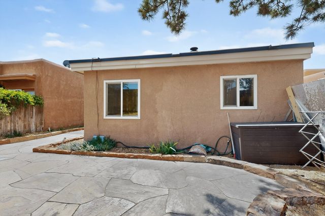 2036 Placita De Quedo, Santa Fe, NM 87505
