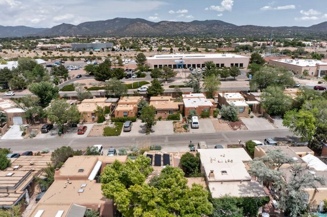 2036 Placita De Quedo, Santa Fe, NM 87505