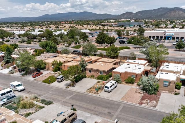 2036 Placita De Quedo, Santa Fe, NM 87505