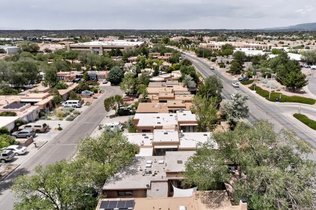 2036 Placita De Quedo, Santa Fe, NM 87505