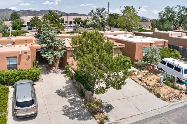 2036 Placita De Quedo, Santa Fe, NM 87505